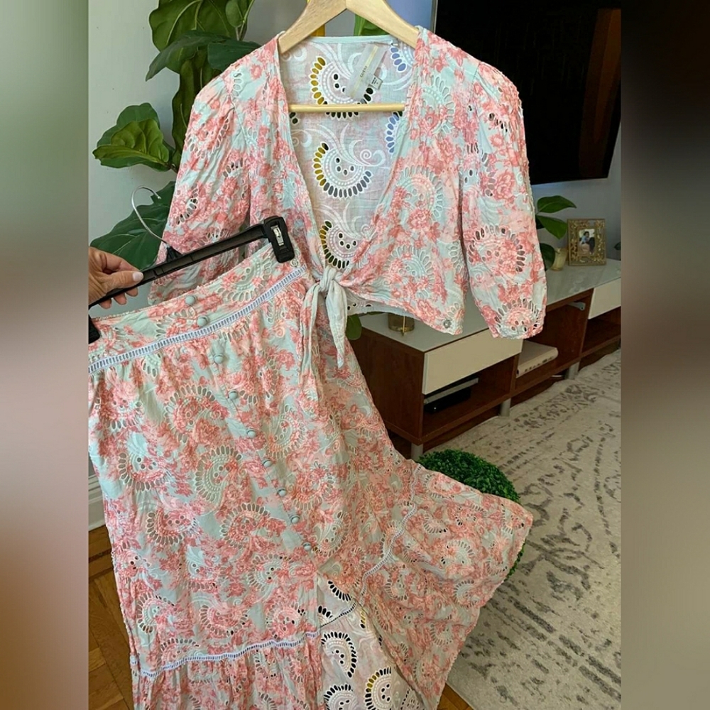 Guess Two Piece Skirt Set